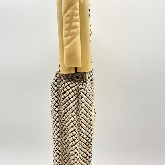 Vintage Whiting and Davis Alumesh Purse w Cream Bakelite Closure Mesh Handle - Picture 8 of 13